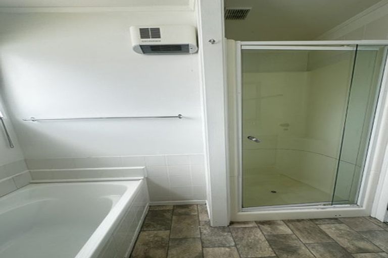 Photo of property in 2/38 Borich Road, Sunnyvale, Auckland, 0612