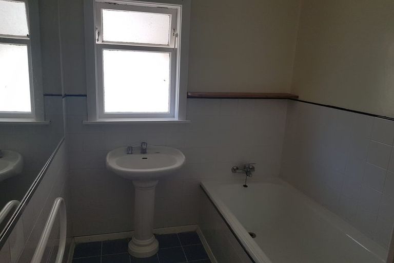 Photo of property in 20 Ashleigh Crescent, Miramar, Wellington, 6022