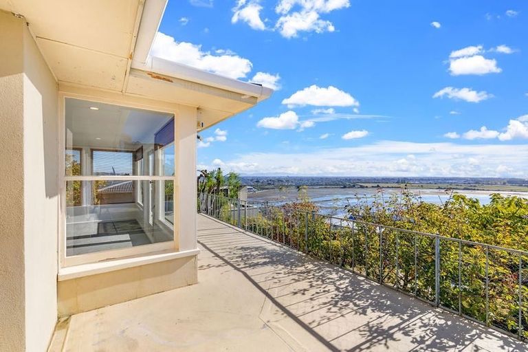 Photo of property in 25 Te Awakura Terrace, Mount Pleasant, Christchurch, 8081