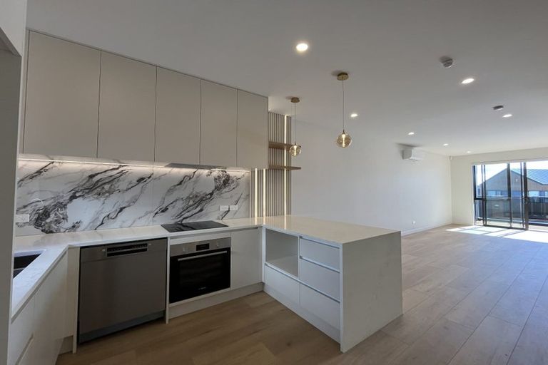 Photo of property in 2 Puihi Crescent, Massey, 0614
