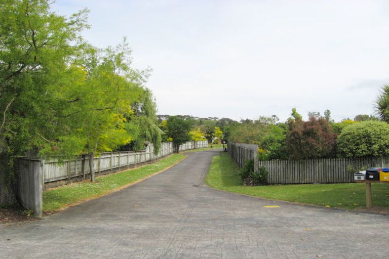 Photo of property in 22 Rosella Grove, Waimauku, 0812