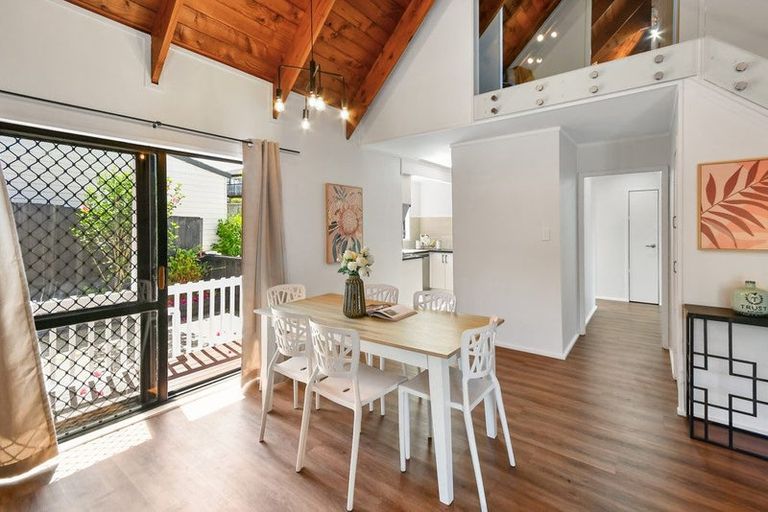 Photo of property in 1/7 Banksia Place, Goodwood Heights, Auckland, 2105