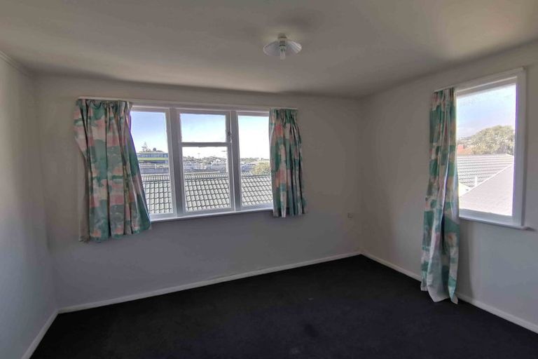 Photo of property in 2 Takatimu Way, Johnsonville, Wellington, 6037