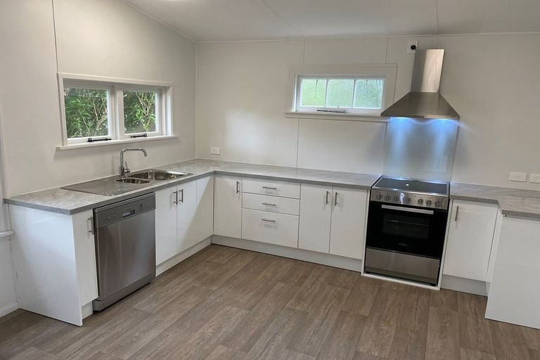 Photo of property in 128 Trelissick Crescent, Ngaio, Wellington, 6035