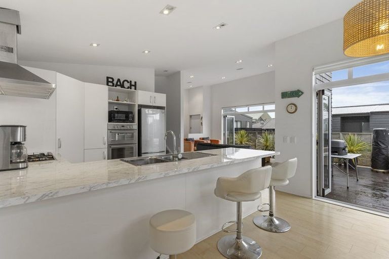 Photo of property in 11 William Bayes Place, Red Beach, 0932