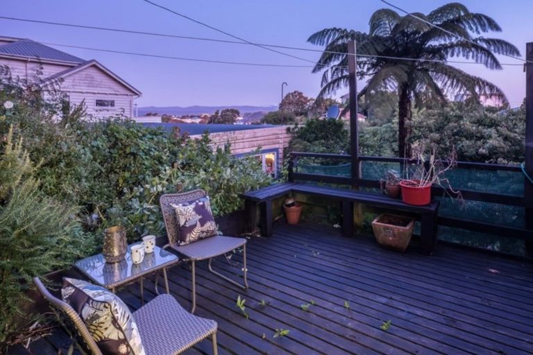 Photo of property in 1/12 Norna Crescent, Kelburn, Wellington, 6012