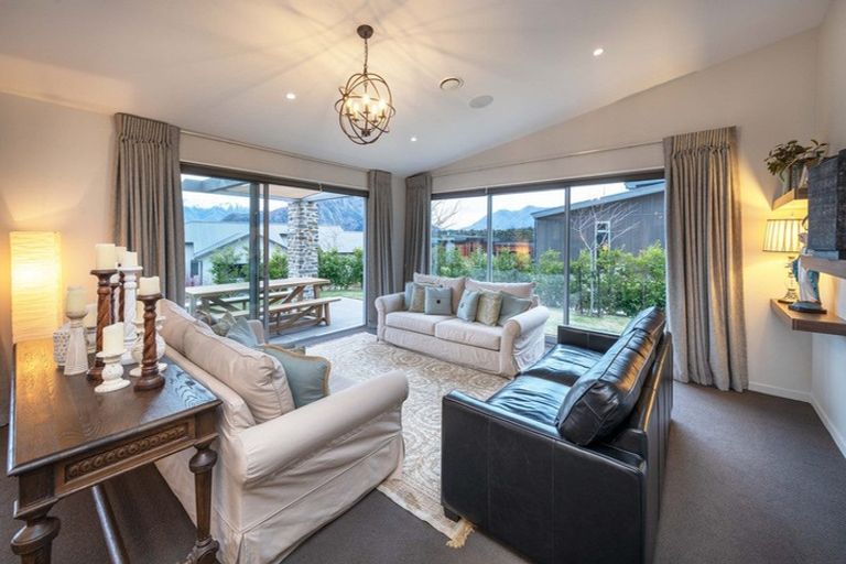 Photo of property in 16 Edgewood Place, Wanaka, 9305