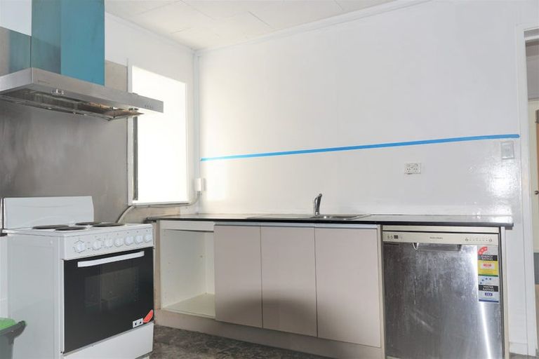 Photo of property in 1/325 Glenfield Road, Glenfield, Auckland, 0629