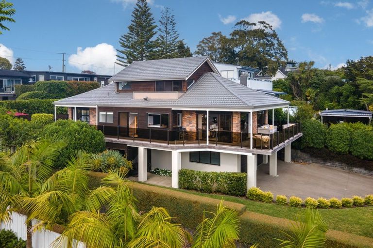 Photo of property in 3 Trident Place, Shelly Park, Auckland, 2014