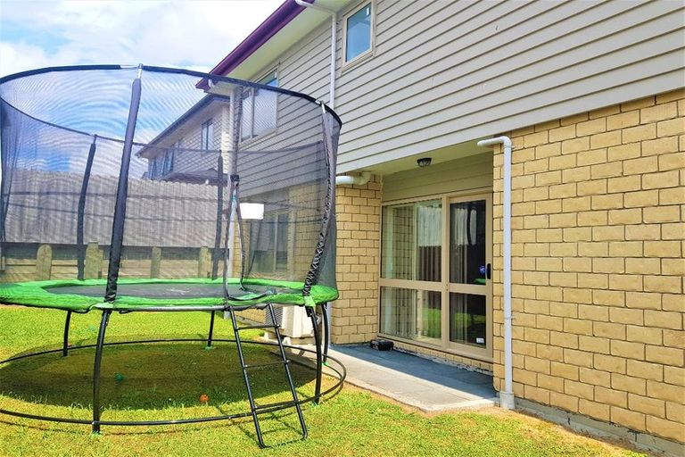 Photo of property in 16 Tavua Lane, Ranui, Auckland, 0612