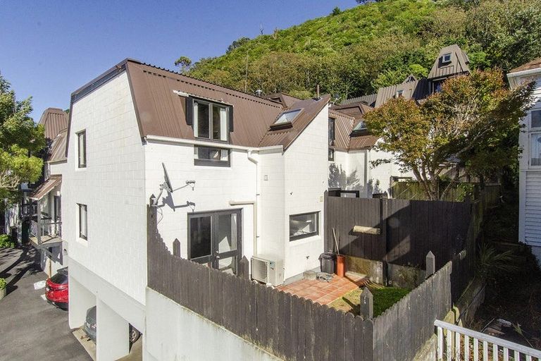 Photo of property in 25/10 Pitarua Street, Thorndon, Wellington, 6011