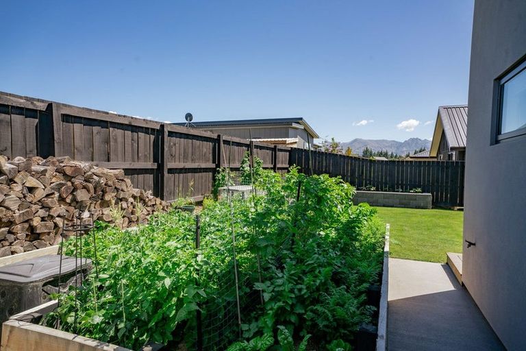 Photo of property in 7 Tahi Street, Albert Town, Wanaka, 9305