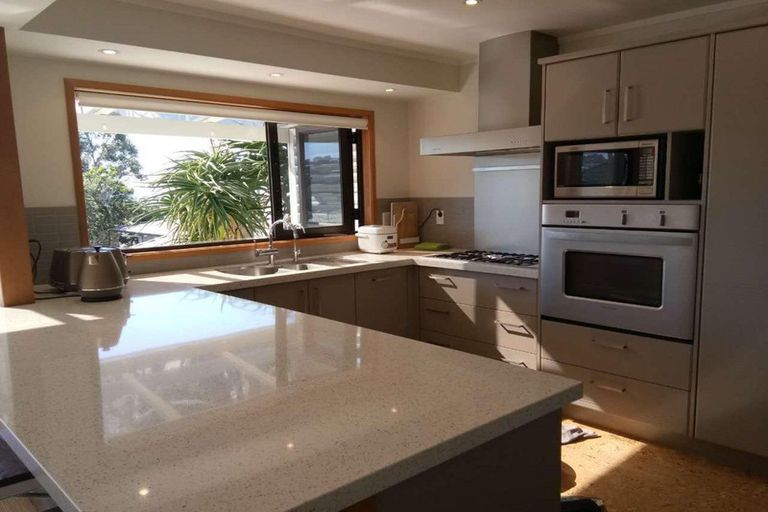 Photo of property in 1/28 Rangitoto Terrace, Milford, Auckland, 0620