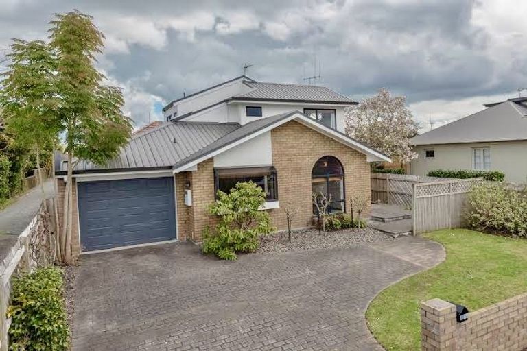 Photo of property in 300a Cambridge Road, Hillcrest, Hamilton, 3216