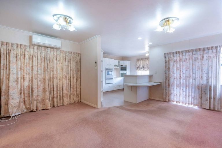 Photo of property in 14 Javelin Place, West Harbour, Auckland, 0618