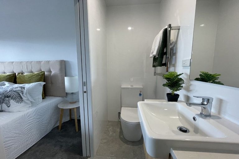 Photo of property in 2c Fowler Street, Northcote, Auckland, 0627