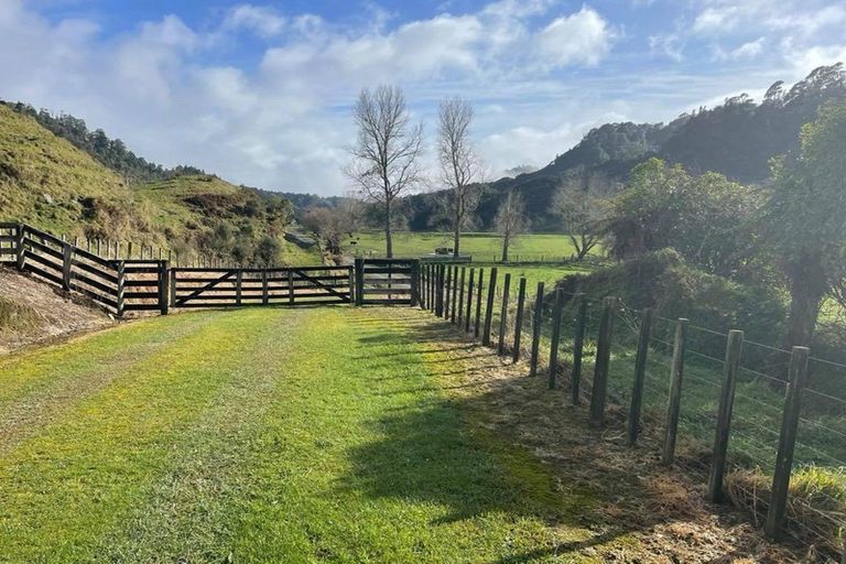 Photo of property in 254 Mangaonga Road, Ahititi, Urenui, 4378