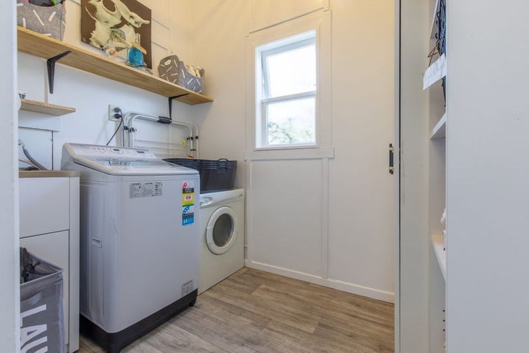 Photo of property in 15 Waverley Street, Waipawa, 4210