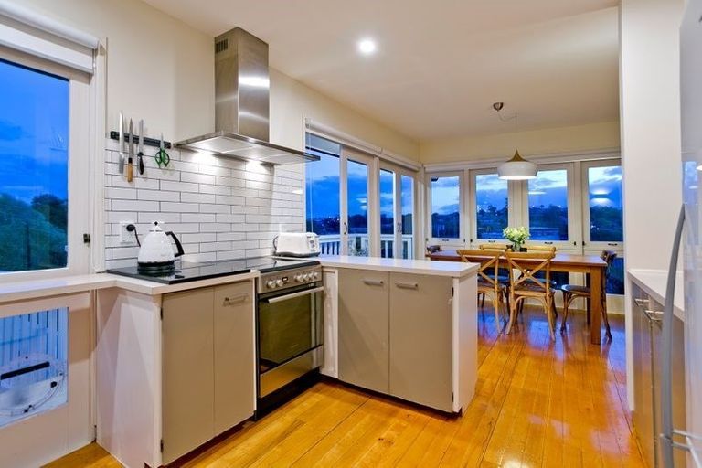 Photo of property in 50 Fowler Street, Northcote, Auckland, 0627