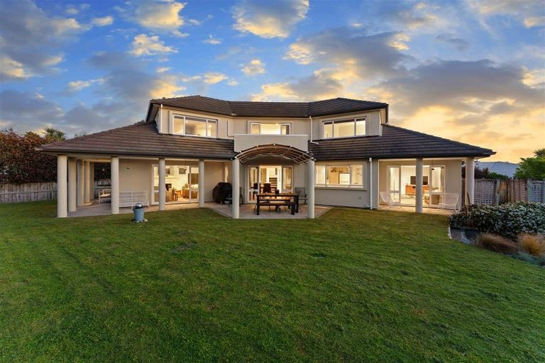 Photo of property in 18 Bearing West Court, Paraparaumu, 5032