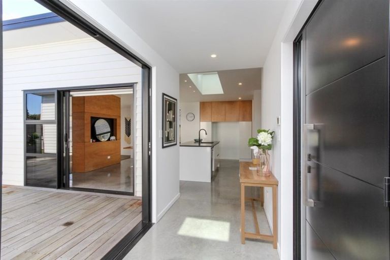 Photo of property in 41 Cyrus Street, Whalers Gate, New Plymouth, 4310