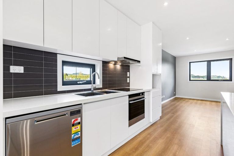 Photo of property in 35 Otuwairoa Esplanade, Opaheke, 2113