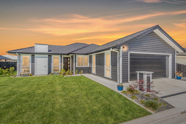 Photo of property in 19 Kowhai Drive, Cambridge, 3434