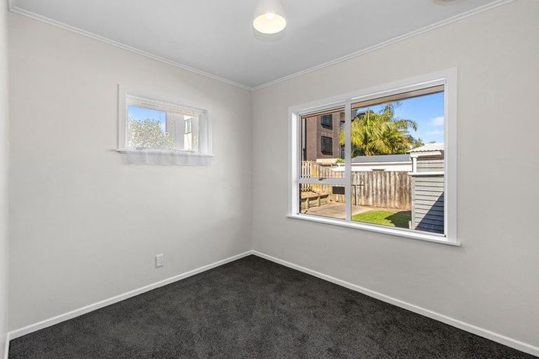 Photo of property in 27 View Road, Henderson, Auckland, 0612