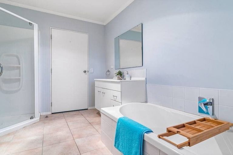 Photo of property in 12 Bokeen Lane, Flat Bush, Auckland, 2019
