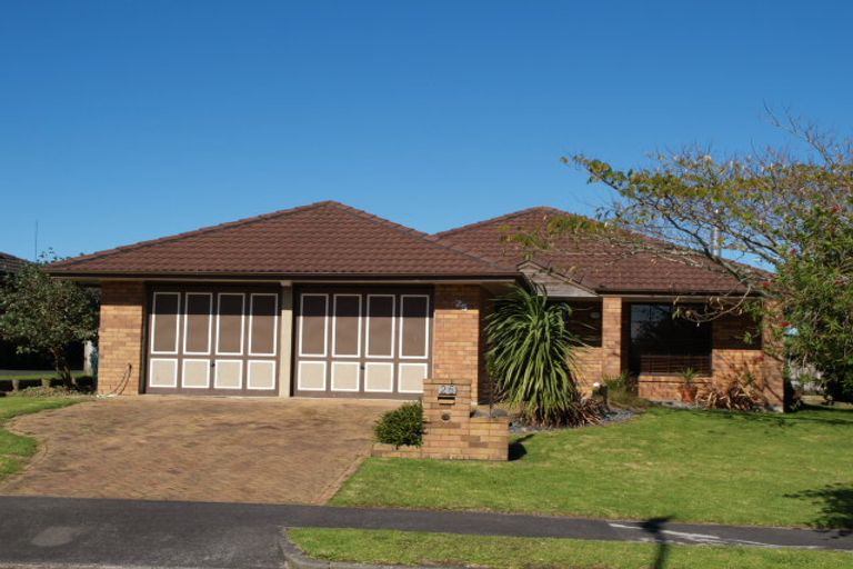 Photo of property in 25 Crescent Hills Court, Northpark, Auckland, 2013