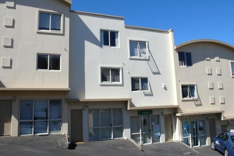 Photo of property in 2/268a Onewa Road, Birkenhead, Auckland, 0626