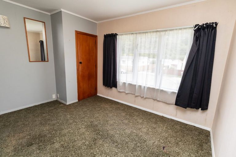 Photo of property in 11 Eldon Grove, Taita, Lower Hutt, 5019
