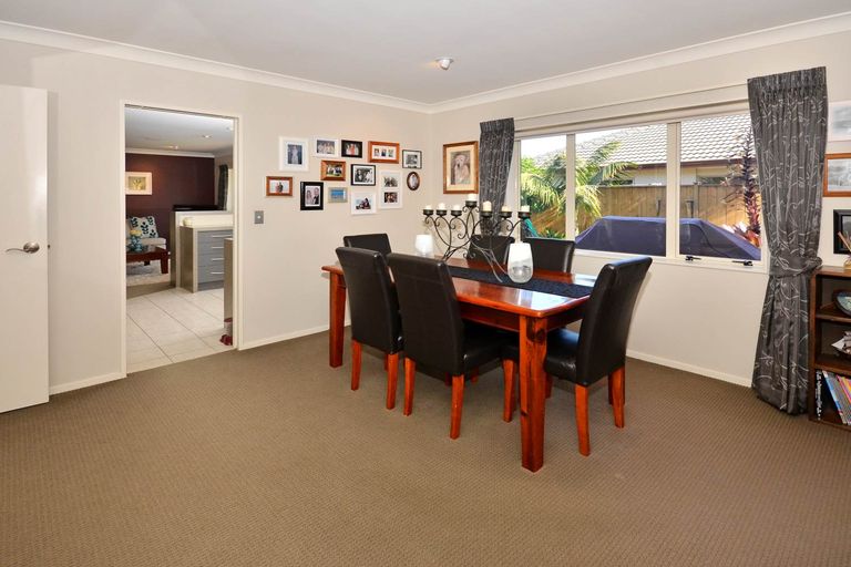 Photo of property in 38 Belfry Place, Wattle Downs, Auckland, 2103