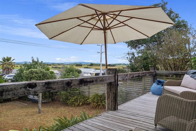Photo of property in 175 Pukehina Parade, Pukehina, 3189