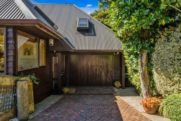 Photo of property in 8a Margaret Street, Wadestown, Wellington, 6012