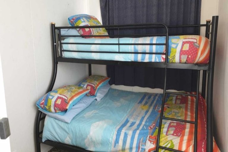 Photo of property in 11 Second Avenue, Urenui, 4377