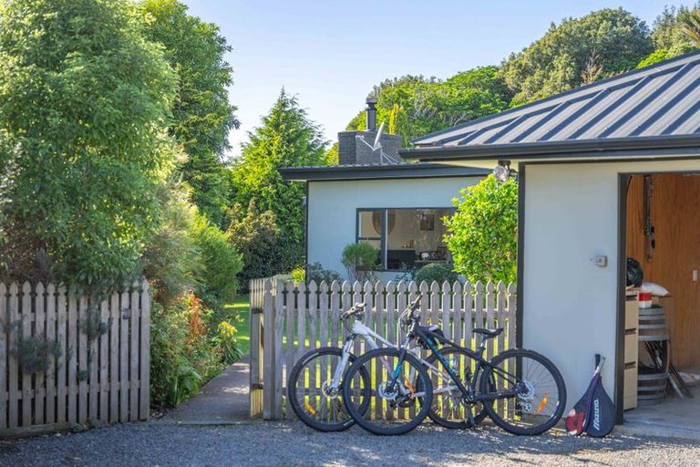 Photo of property in 43 Te Horo Hautere Cross Road, Te Horo, Otaki, 5582