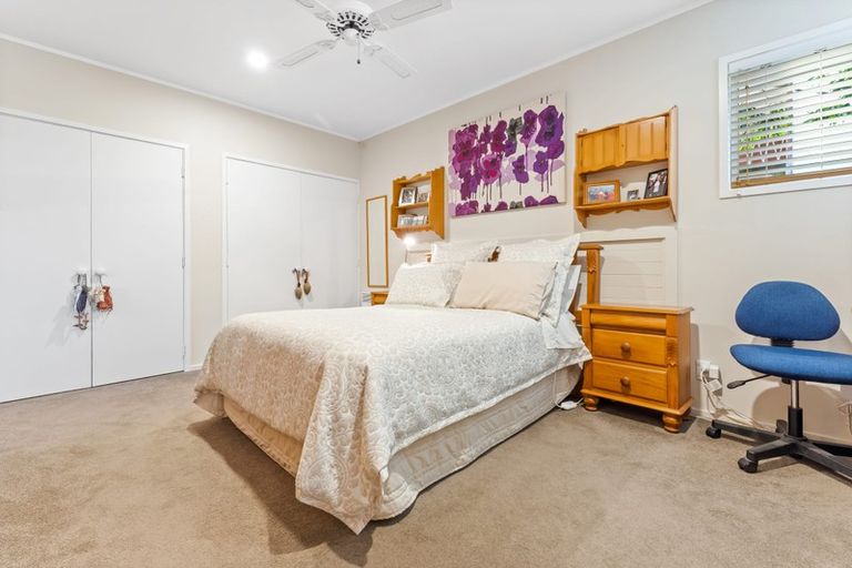 Photo of property in 16 Knightsbridge Drive, Forrest Hill, Auckland, 0620