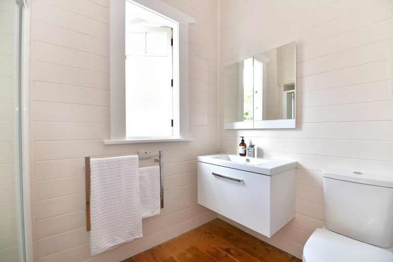 Photo of property in 524a Whangaparaoa Road, Stanmore Bay, Whangaparaoa, 0932