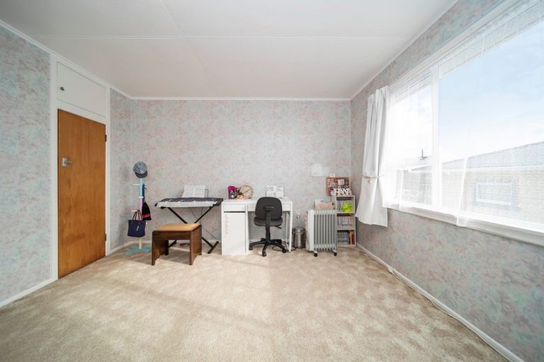 Photo of property in 1 Endeavour Street, Marfell, New Plymouth, 4310