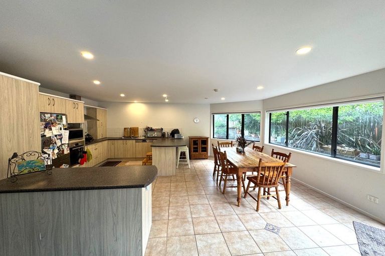 Photo of property in 7 Lone Tree Avenue, Te Atatu Peninsula, Auckland, 0610