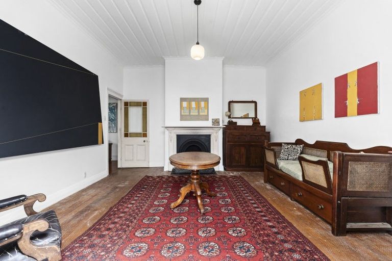 Photo of property in 90 Pendarves Street, New Plymouth, 4310