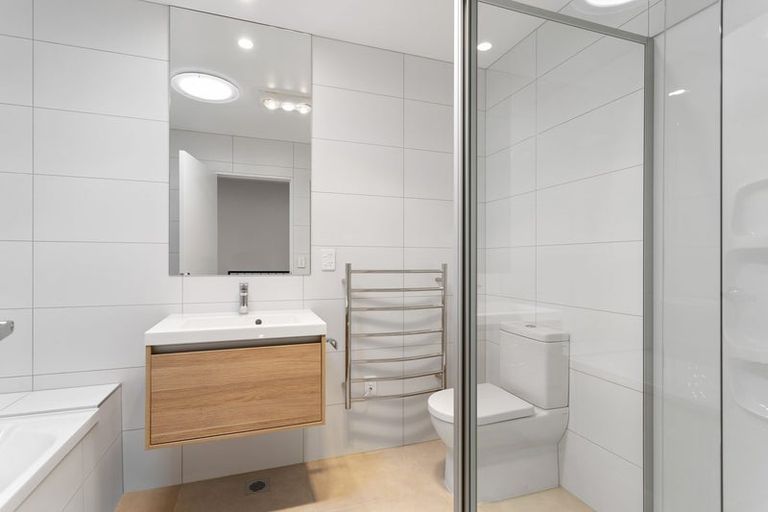 Photo of property in 6 Port Way, Rosehill, Papakura, 2113