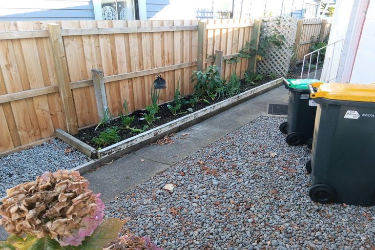 Photo of property in 2/33 Whitmore Street, Edgeware, Christchurch, 8013