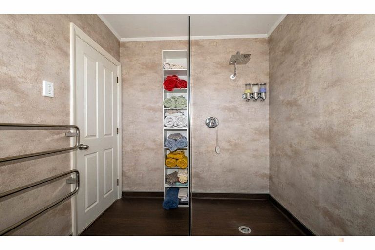 Photo of property in 24 Rhodes Street, Waimate, 7924