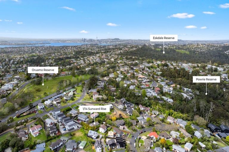 Photo of property in 1/14 Sunward Rise, Glenfield, Auckland, 0629