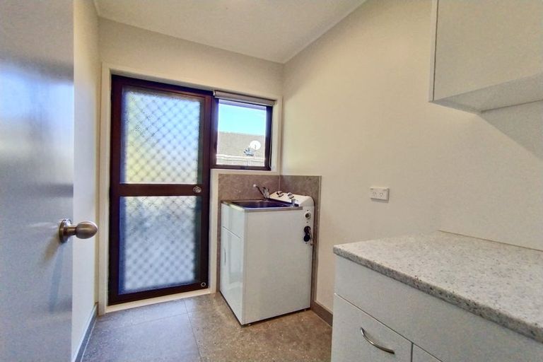 Photo of property in 2/11 Taharoto Road, Takapuna, Auckland, 0622