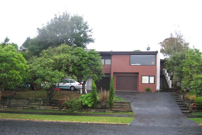Photo of property in 31 Chelsea View Drive, Chatswood, Auckland, 0626