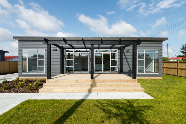 Photo of property in 2 Flint Street, Milson, Palmerston North, 4414