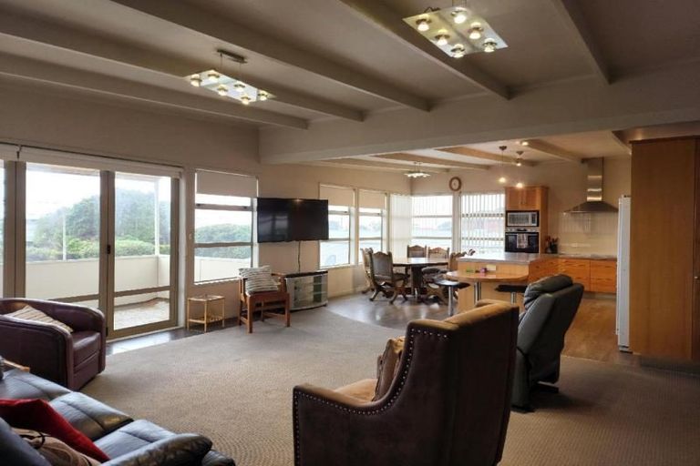 Photo of property in 42 Jans Terrace, Oakura, 4314